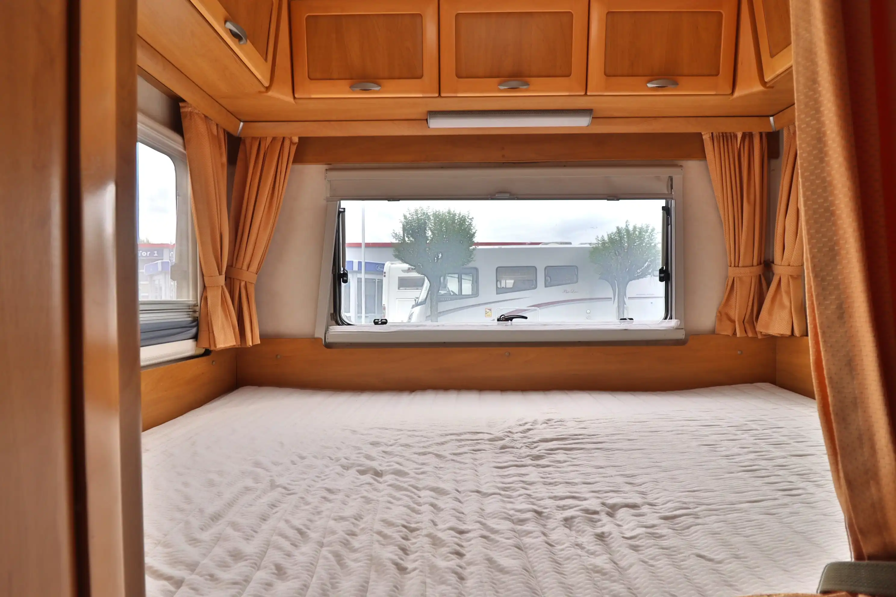 HYMER-ERIBA Camp 644 beim Wohnmobilpark in Bad Honnef kaufen